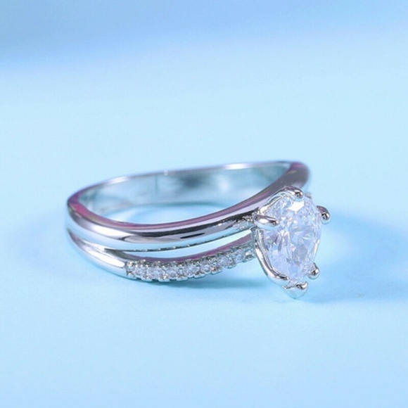 925 Silver Pear Cut White Sapphire Ring New - Picture 2 of 5